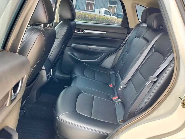 Mazda CX-5 2024 2.0L Cómodo con tracción automática en dos ruedas interior foto 6 Mazda CX-5 2024 2.0L Cómodo con tracción automática en dos ruedas interior foto 6