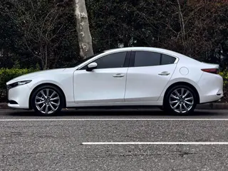 Mazda Mazda3 Axela 2023 2.0L Versión elegante de calidad automática exterior foto 3 Mazda Mazda3 Axela 2023 2.0L Versión elegante de calidad automática exterior foto 3