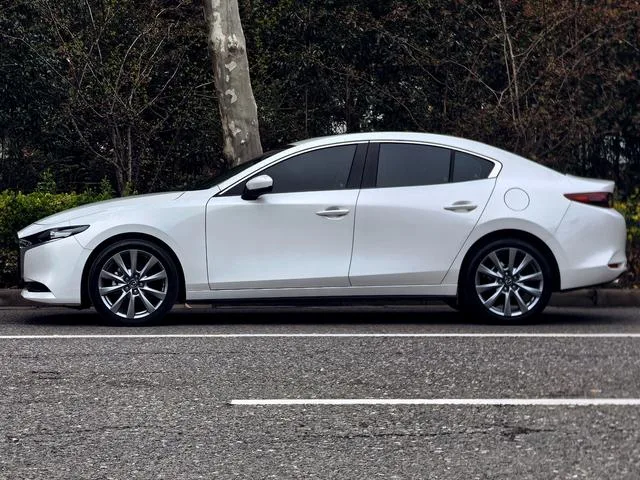 Mazda Mazda3 Axela 2023 2.0L Versión elegante de calidad automática exterior foto 3 Mazda Mazda3 Axela 2023 2.0L Versión elegante de calidad automática exterior foto 3
