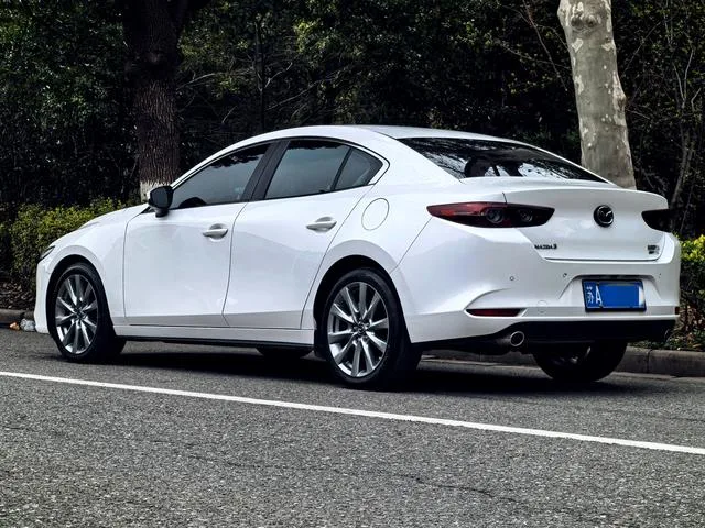 Mazda Mazda3 Axela 2023 2.0L Versión elegante de calidad automática exterior foto 4 Mazda Mazda3 Axela 2023 2.0L Versión elegante de calidad automática exterior foto 4