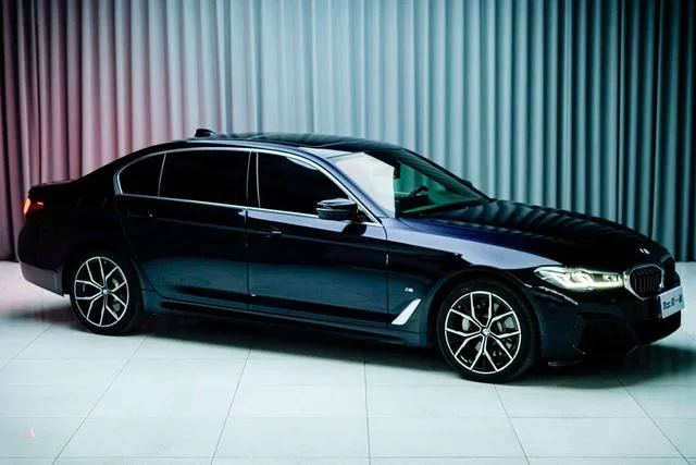 BMW 5 Series 2022 Deuxième lifting 530Li Type de luxe M Ensemble de sport extérieur photo 2 BMW 5 Series 2022 Deuxième lifting 530Li Type de luxe M Ensemble de sport extérieur photo 2