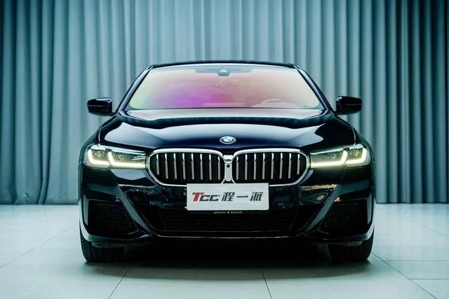 BMW 5 Series 2022 Deuxième lifting 530Li Type de luxe M Ensemble de sport extérieur photo 3 BMW 5 Series 2022 Deuxième lifting 530Li Type de luxe M Ensemble de sport extérieur photo 3