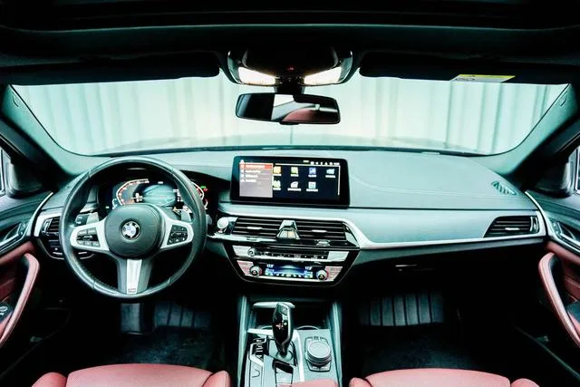 BMW 5 Series 2022 Deuxième lifting 530Li Type de luxe M Ensemble de sport extérieur photo 4 BMW 5 Series 2022 Deuxième lifting 530Li Type de luxe M Ensemble de sport extérieur photo 4
