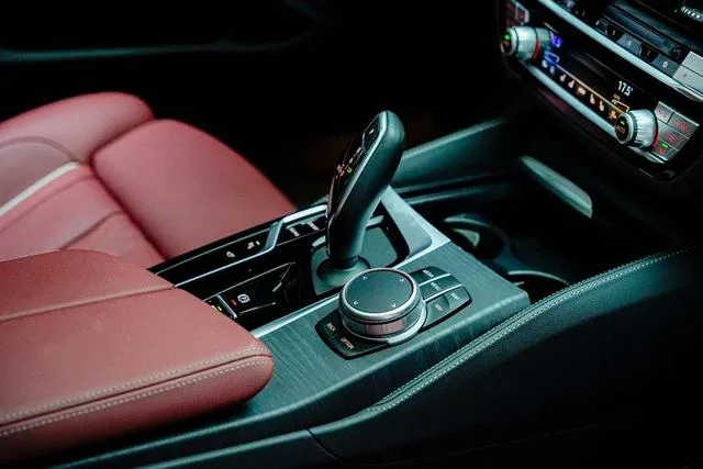 BMW 5 Series 2022 Deuxième lifting 530Li Type de luxe M Ensemble de sport intérieur photo 6 BMW 5 Series 2022 Deuxième lifting 530Li Type de luxe M Ensemble de sport intérieur photo 6