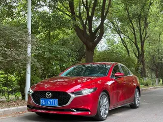Mazda Mazda3 Axela 2023 2.0L Автоматическая премиум-версия