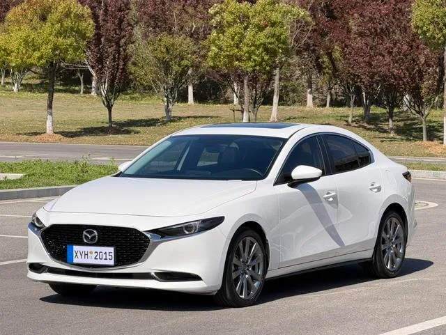 Mazda Mazda3 Axela 2021 2.0L Version de qualité automatique extérieur photo 1 Mazda Mazda3 Axela 2021 2.0L Version de qualité automatique extérieur photo 1