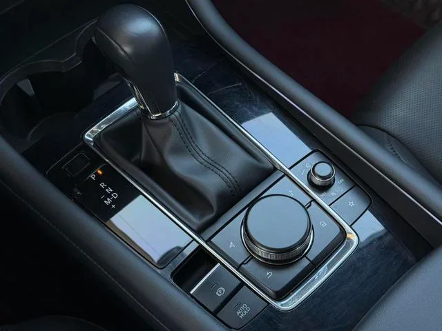 Mazda Mazda3 Axela 2021 2.0L Version de qualité automatique extérieur photo 9 Mazda Mazda3 Axela 2021 2.0L Version de qualité automatique extérieur photo 9