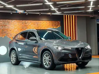 Alfa Romeo Stelvio 2017 2.0T 280HP Edición de lujo exterior foto 3 Alfa Romeo Stelvio 2017 2.0T 280HP Edición de lujo exterior foto 3