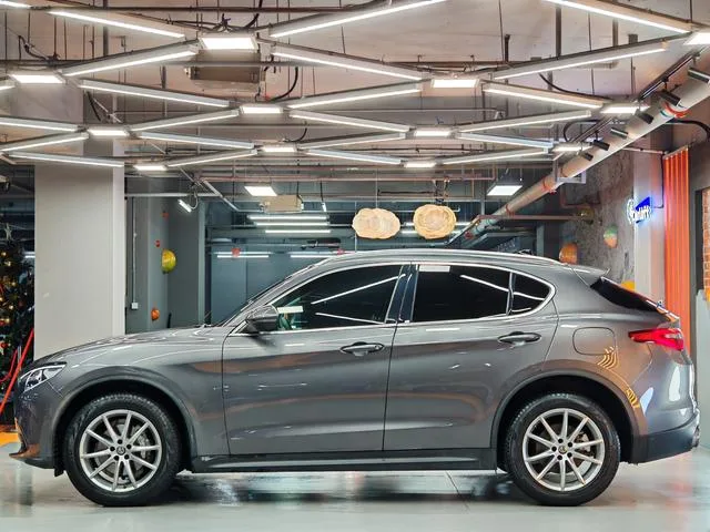 Alfa Romeo Stelvio 2017 2.0T 280HP Edición de lujo exterior foto 5 Alfa Romeo Stelvio 2017 2.0T 280HP Edición de lujo exterior foto 5