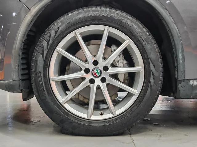 Alfa Romeo Stelvio 2017 2.0T 280HP Edición de lujo exterior foto 6 Alfa Romeo Stelvio 2017 2.0T 280HP Edición de lujo exterior foto 6