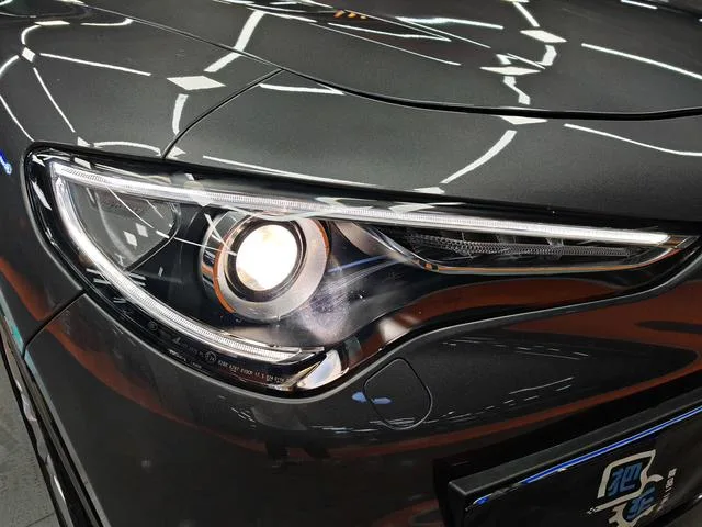 Alfa Romeo Stelvio 2017 2.0T 280HP Edición de lujo exterior foto 8 Alfa Romeo Stelvio 2017 2.0T 280HP Edición de lujo exterior foto 8