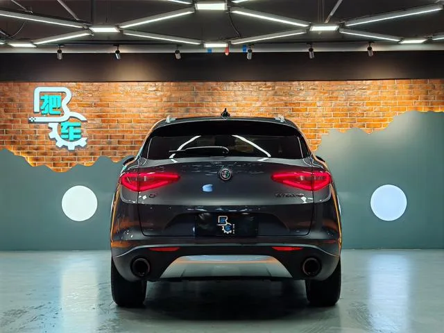 Alfa Romeo Stelvio 2017 2.0T 280HP Edición de lujo exterior foto 9 Alfa Romeo Stelvio 2017 2.0T 280HP Edición de lujo exterior foto 9