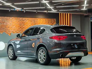 Alfa Romeo Stelvio 2017 2.0T 280HP Edición de lujo exterior foto 10 Alfa Romeo Stelvio 2017 2.0T 280HP Edición de lujo exterior foto 10