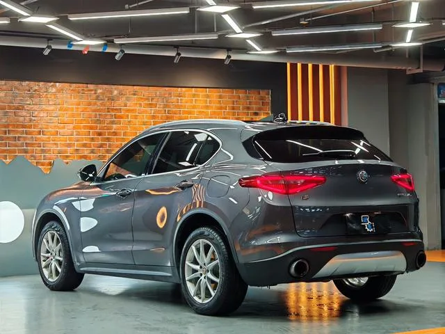 Alfa Romeo Stelvio 2017 2.0T 280HP Edición de lujo exterior foto 10 Alfa Romeo Stelvio 2017 2.0T 280HP Edición de lujo exterior foto 10