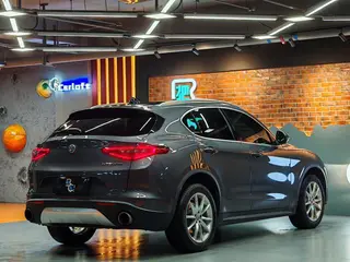 Alfa Romeo Stelvio 2017 2.0T 280HP Edición de lujo interior foto 11 Alfa Romeo Stelvio 2017 2.0T 280HP Edición de lujo interior foto 11