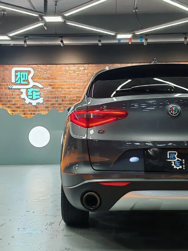 Alfa Romeo Stelvio 2017 2.0T 280HP Edición de lujo interior foto 12 Alfa Romeo Stelvio 2017 2.0T 280HP Edición de lujo interior foto 12