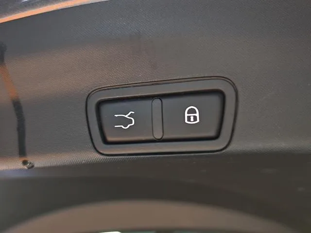 Alfa Romeo Stelvio 2017 2.0T 280HP Edición de lujo interior foto 14 Alfa Romeo Stelvio 2017 2.0T 280HP Edición de lujo interior foto 14