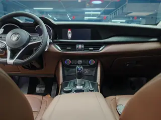 Alfa Romeo Stelvio 2017 2.0T 280HP Edición de lujo interior foto 16 Alfa Romeo Stelvio 2017 2.0T 280HP Edición de lujo interior foto 16