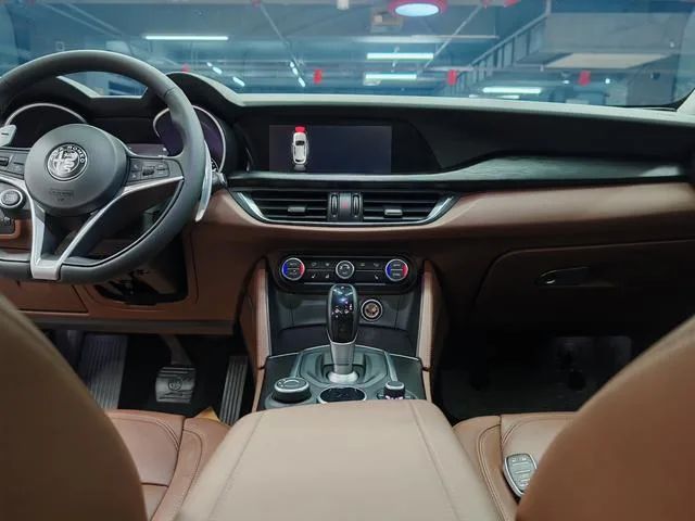 Alfa Romeo Stelvio 2017 2.0T 280HP Edición de lujo interior foto 16 Alfa Romeo Stelvio 2017 2.0T 280HP Edición de lujo interior foto 16