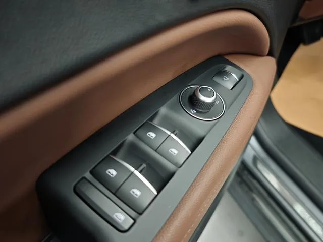 Alfa Romeo Stelvio 2017 2.0T 280HP Edición de lujo interior foto 19 Alfa Romeo Stelvio 2017 2.0T 280HP Edición de lujo interior foto 19