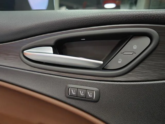 Alfa Romeo Stelvio 2017 2.0T 280HP Edición de lujo interior foto 20 Alfa Romeo Stelvio 2017 2.0T 280HP Edición de lujo interior foto 20