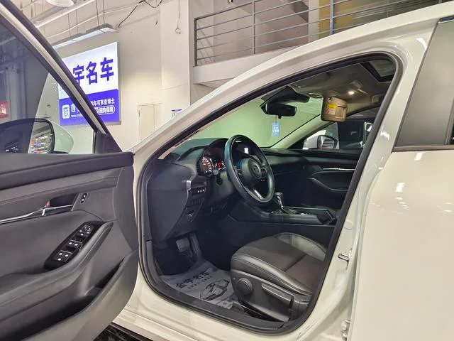 Mazda Mazda3 Axela 2021 2.0L Automatic quality elegant version exterior photo 4 Mazda Mazda3 Axela 2021 2.0L Automatic quality elegant version exterior photo 4
