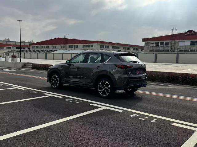 Mazda CX-5 2022 2.5L Automatic Four-Wheel-Drive Prestige Model interior photo 16 Mazda CX-5 2022 2.5L Automatic Four-Wheel-Drive Prestige Model interior photo 16
