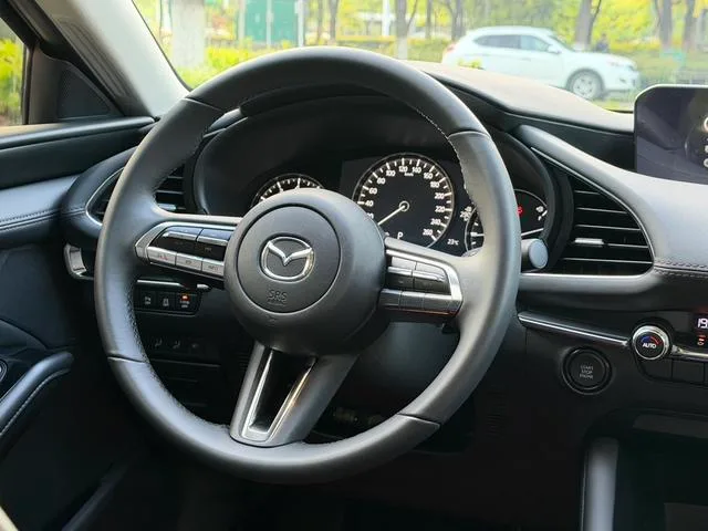 Mazda Mazda3 Axela 2023 2.0L Auto Quality Edition exterior photo 10 Mazda Mazda3 Axela 2023 2.0L Auto Quality Edition exterior photo 10