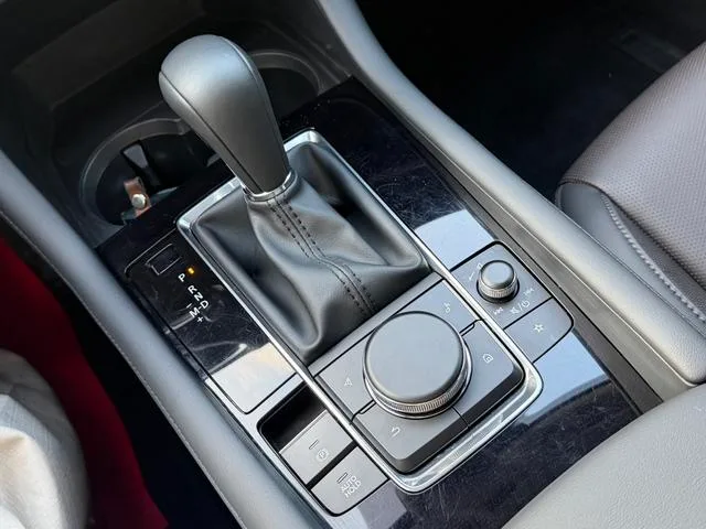 Mazda Mazda3 Axela 2023 2.0L Auto Quality Edition interior photo 14 Mazda Mazda3 Axela 2023 2.0L Auto Quality Edition interior photo 14