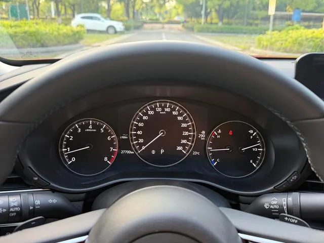 Mazda Mazda3 Axela 2023 2.0L Auto Quality Edition interior photo 15 Mazda Mazda3 Axela 2023 2.0L Auto Quality Edition interior photo 15