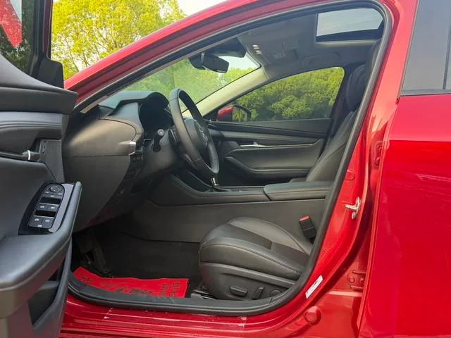 Mazda Mazda3 Axela 2023 2.0L Auto Quality Edition interior photo 19 Mazda Mazda3 Axela 2023 2.0L Auto Quality Edition interior photo 19