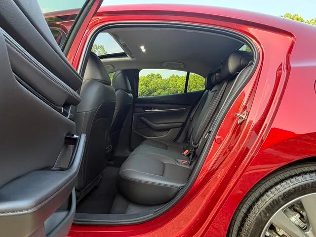 Mazda Mazda3 Axela 2023 2.0L Auto Quality Edition interior photo 20 Mazda Mazda3 Axela 2023 2.0L Auto Quality Edition interior photo 20