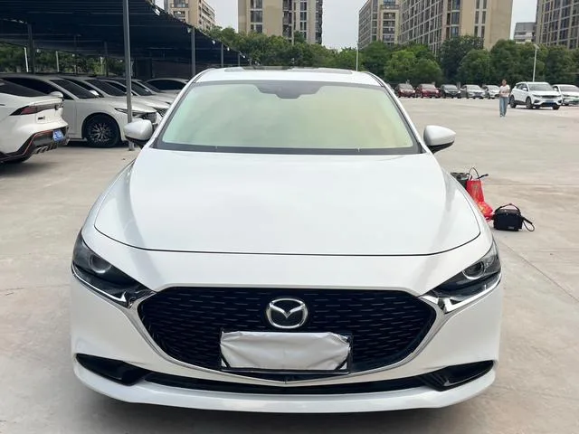 Mazda Mazda3 Axela 2021 2.0L Versión de calidad automática exterior foto 2 Mazda Mazda3 Axela 2021 2.0L Versión de calidad automática exterior foto 2
