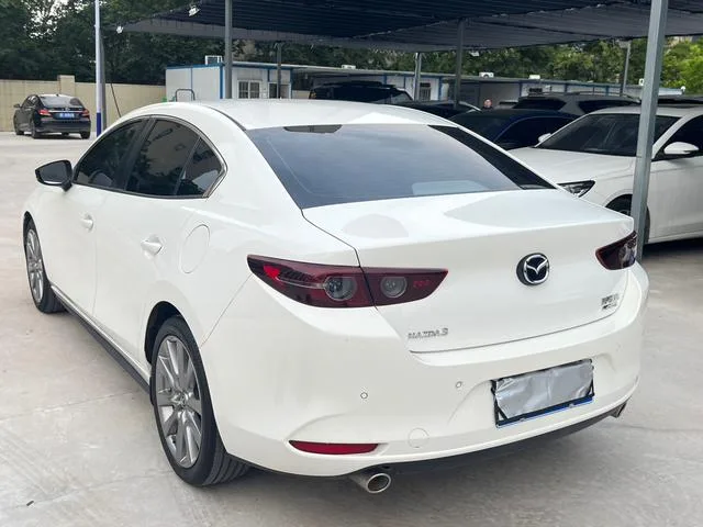 Mazda Mazda3 Axela 2021 2.0L Versión de calidad automática exterior foto 5 Mazda Mazda3 Axela 2021 2.0L Versión de calidad automática exterior foto 5