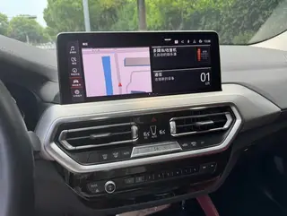 BMW X4 2022 xDrive 30i M Sports suit interior photo 10 BMW X4 2022 xDrive 30i M Sports suit interior photo 10