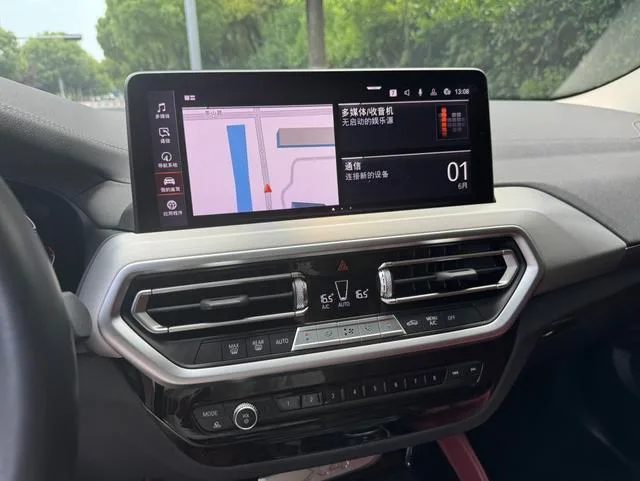 BMW X4 2022 xDrive 30i M Sports suit interior photo 10 BMW X4 2022 xDrive 30i M Sports suit interior photo 10
