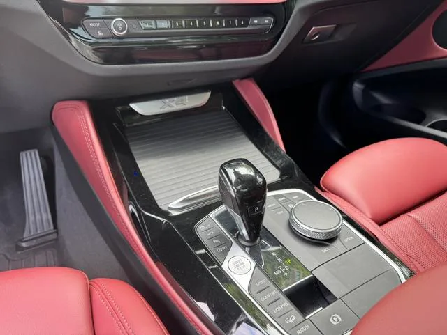 BMW X4 2022 xDrive 30i M Sports suit interior photo 11 BMW X4 2022 xDrive 30i M Sports suit interior photo 11