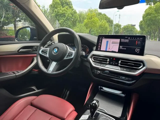BMW X4 2022 xDrive 30i M Sports suit interior photo 12 BMW X4 2022 xDrive 30i M Sports suit interior photo 12