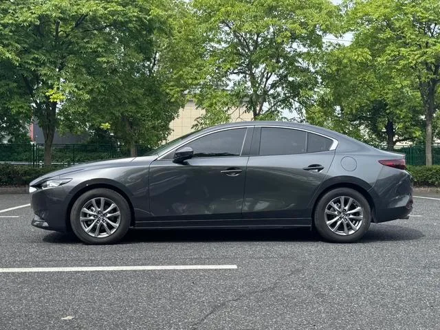 Mazda Mazda3 Axela 2023 2.0L Automatic Quality Edition exterior photo 2 Mazda Mazda3 Axela 2023 2.0L Automatic Quality Edition exterior photo 2