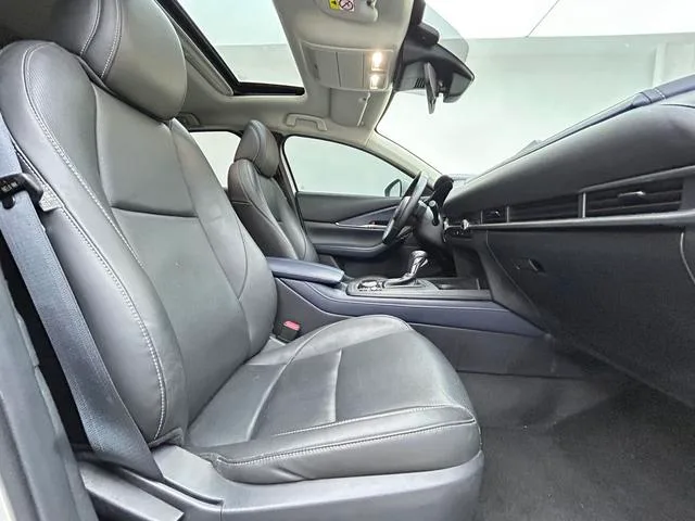 Mazda CX-30 2022 2.0L Automatic quality Yue type interior photo 8 Mazda CX-30 2022 2.0L Automatic quality Yue type interior photo 8