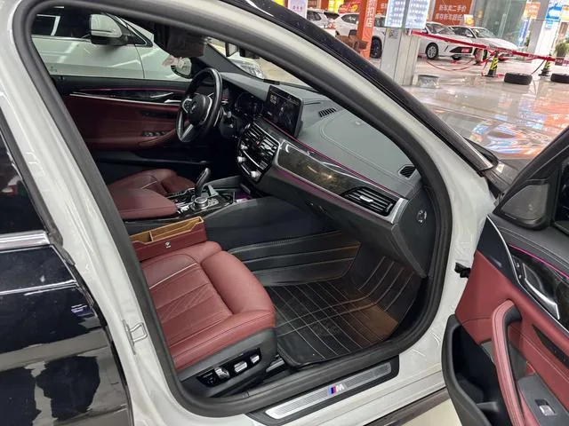 BMW 5 Series 2022 530Li Premium Class M Sports suit interior photo 7 BMW 5 Series 2022 530Li Premium Class M Sports suit interior photo 7
