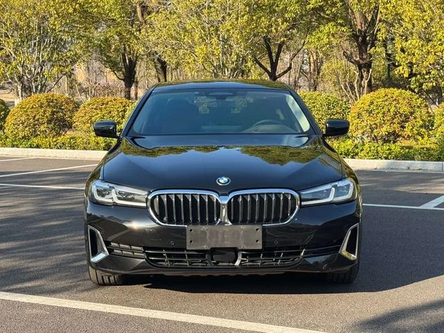 BMW 5 Series 2021 530Li Tipo de lujo Traje de lujo exterior foto 2
