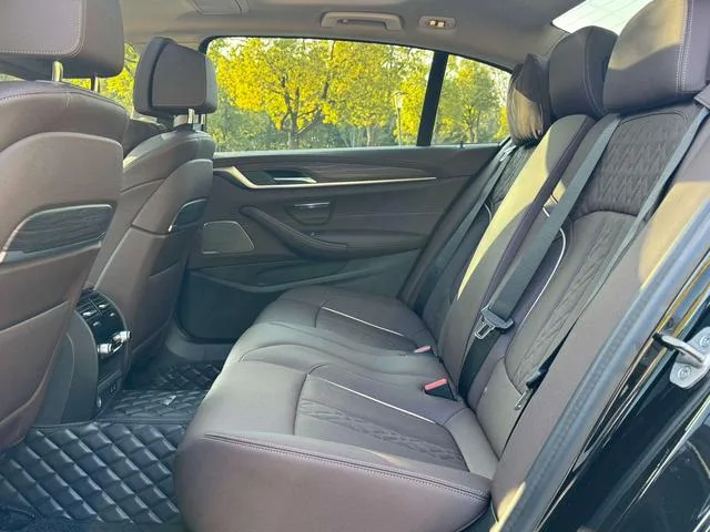 BMW 5 Series 2021 530Li Tipo de lujo Traje de lujo interior foto 11