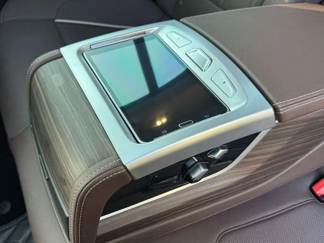 BMW 5 Series 2021 530Li Tipo de lujo Traje de lujo interior foto 12