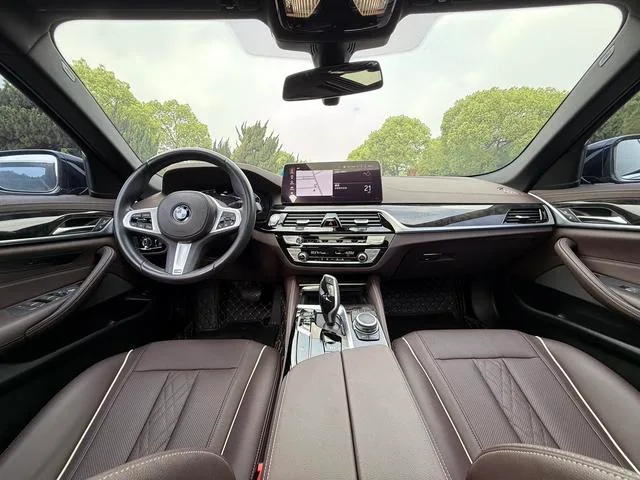 BMW 5 Series 2022 Deuxième lifting 525Li M Ensemble de sport extérieur photo 6