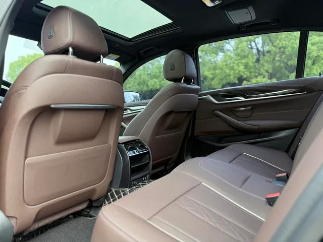 BMW 5 Series 2022 Deuxième lifting 525Li M Ensemble de sport intérieur photo 9