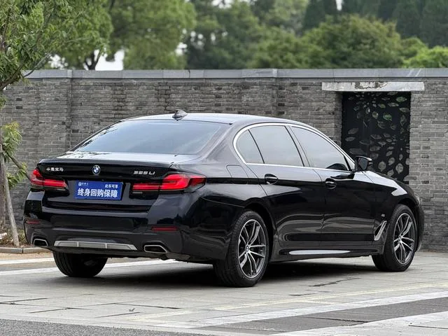 BMW 5 Series 2022 Deuxième lifting 525Li M Ensemble de sport intérieur photo 12