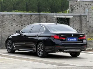 BMW 5 Series 2022 Deuxième lifting 525Li M Ensemble de sport intérieur photo 13