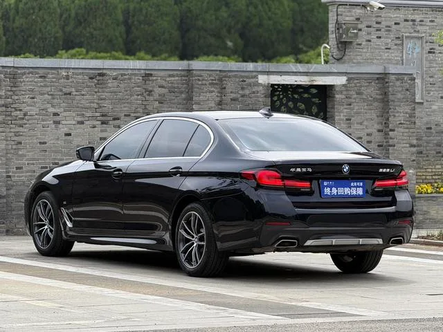 BMW 5 Series 2022 Deuxième lifting 525Li M Ensemble de sport intérieur photo 13