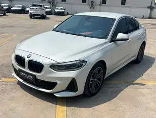 BMW 1 Series 2021 Mise à jour 120i M Édition de nuit sportive Yao